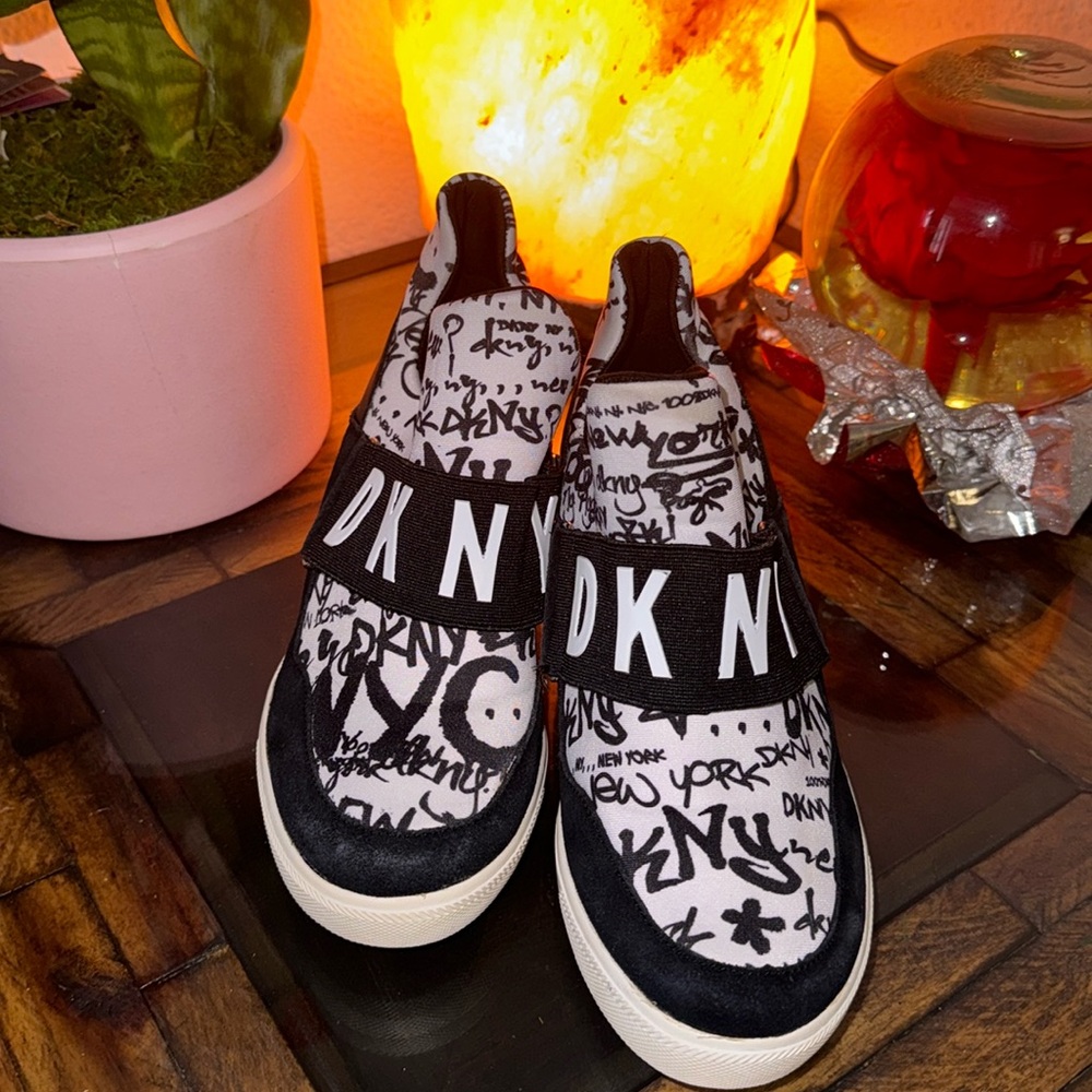 DKNY size 7